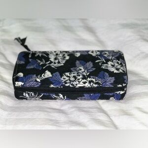 Vera Bradley retired Frosted Floral Large zip around Travel Pill Holder Case